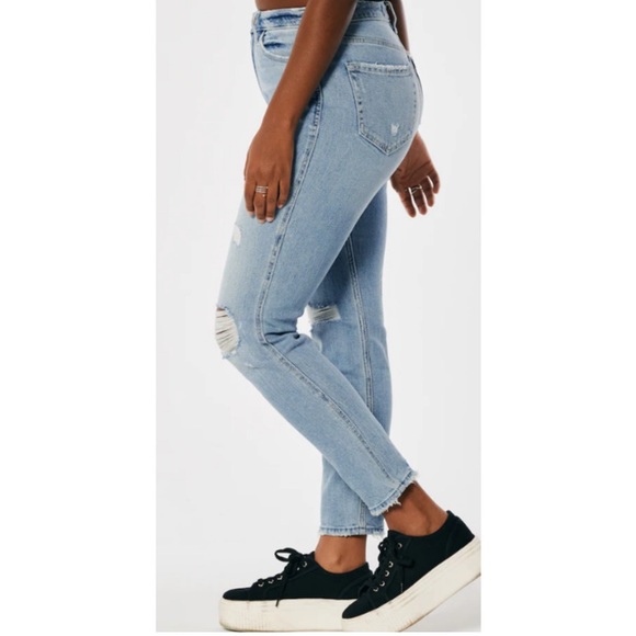 NWT HOLLISTER Curvy High-Rise Mom Jean Distressed Medium to Light Wash - Picture 8 of 14